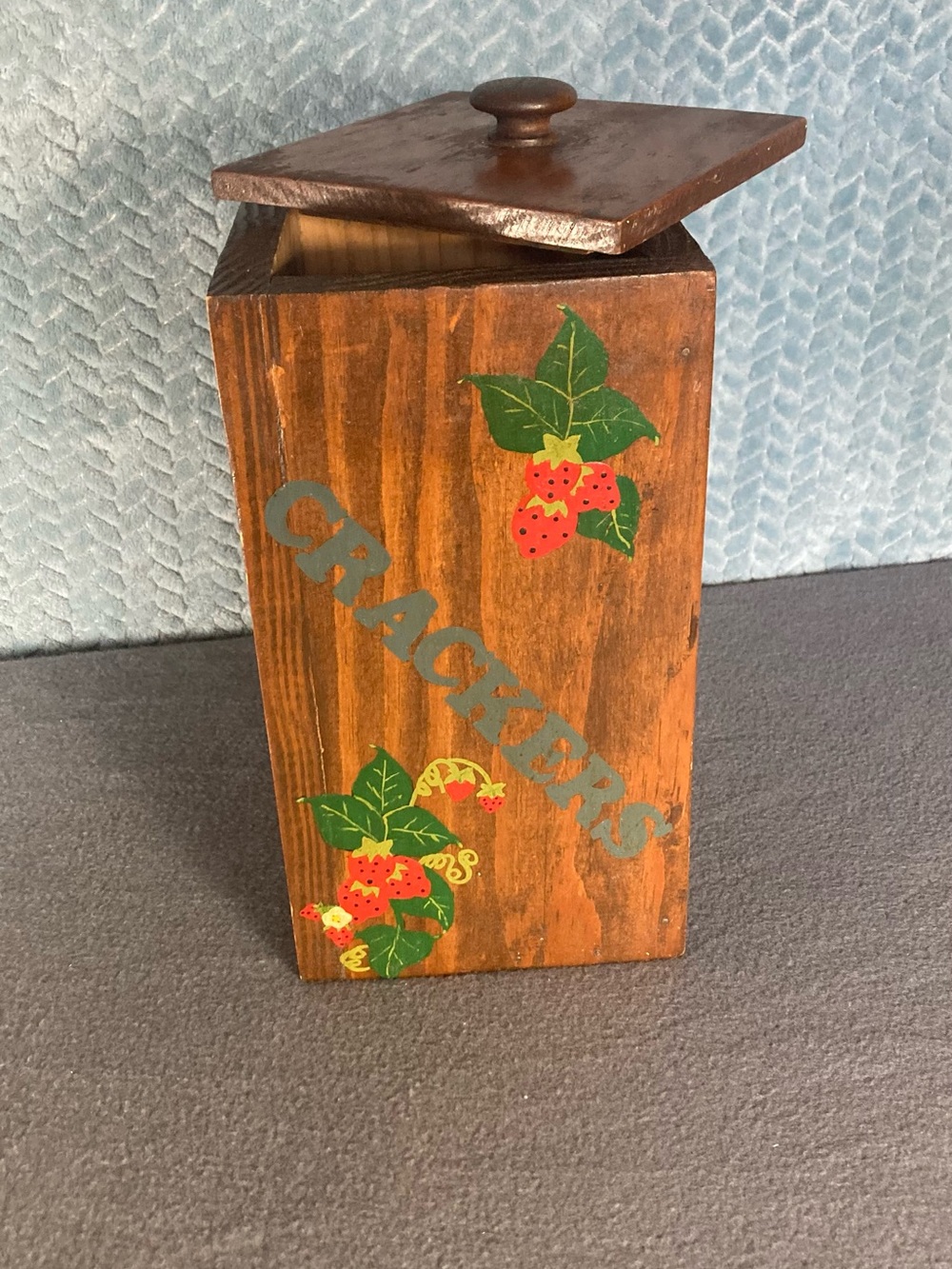 Wooden Strawberry Canister with Lid - Brown